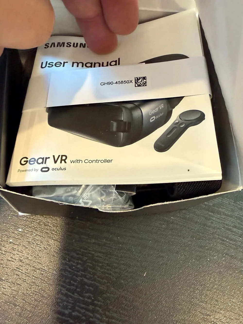 Samsung Gear VR with Controller Virtual Reality Headset SM-R324 Black